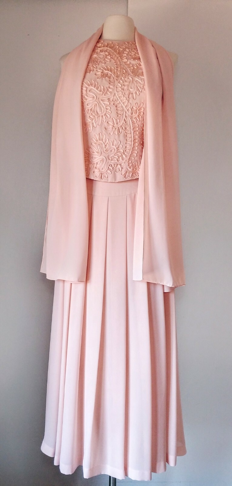 VTG Sz 8 Caché Pink Evening Set 3 Piece Pleated Skirt Embellished Top Scarf Set