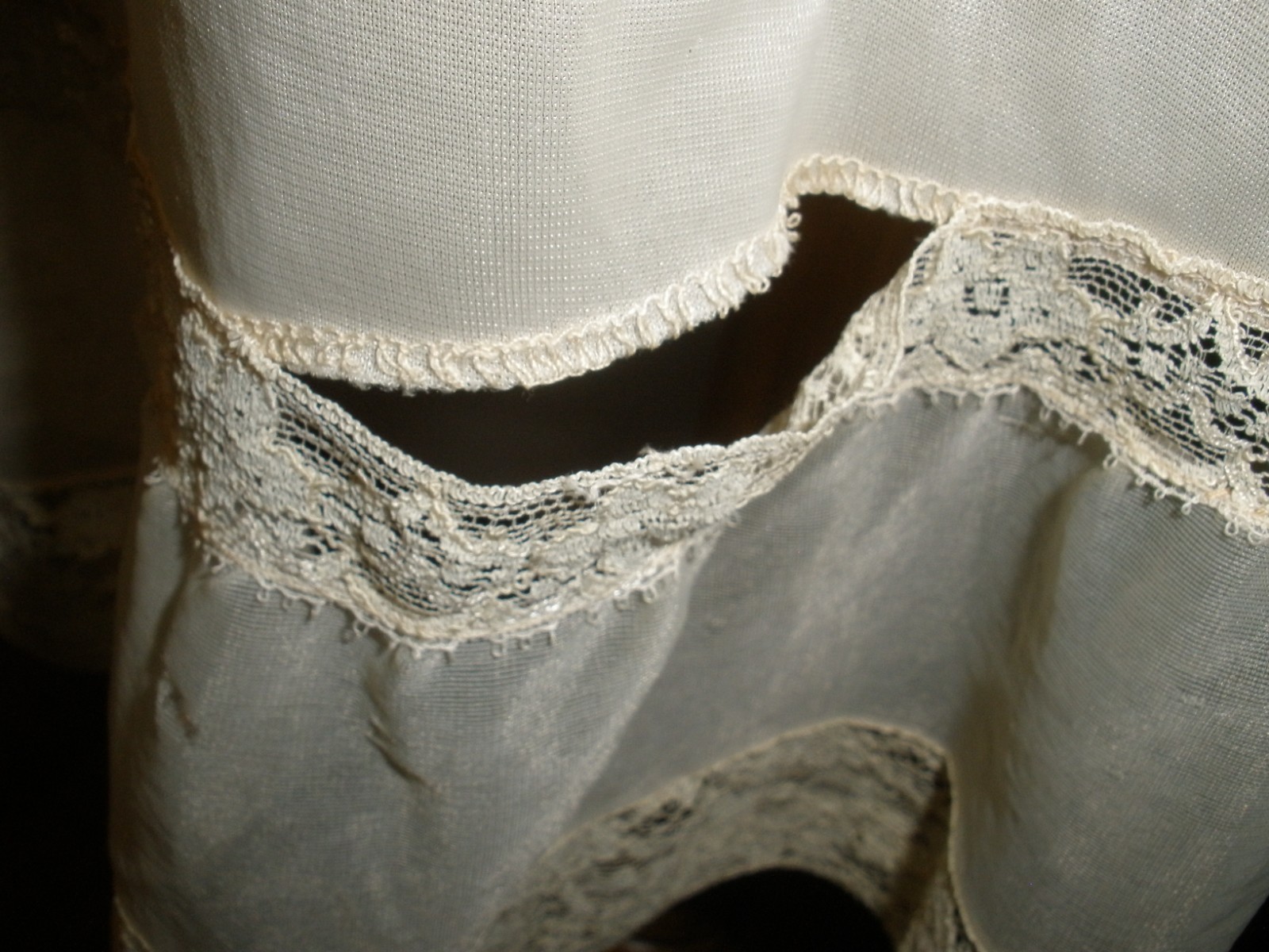 Vintage Full Slip South Forn?? Nylon Beige (see description for measurements)
