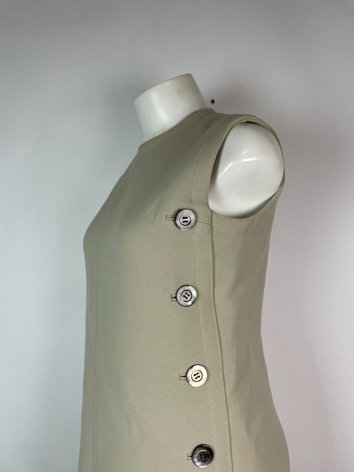 Vintage60s HARDY AMIES BOUTIQUE Taupe SIDEBUTTON shift dress S/M 34&Prime; Bust Damage