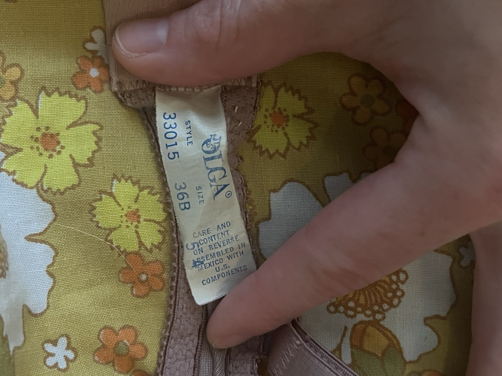 Vintage Olga Second Skin Tailored Body satin Stretch Bra Taupe 36B Style 33015