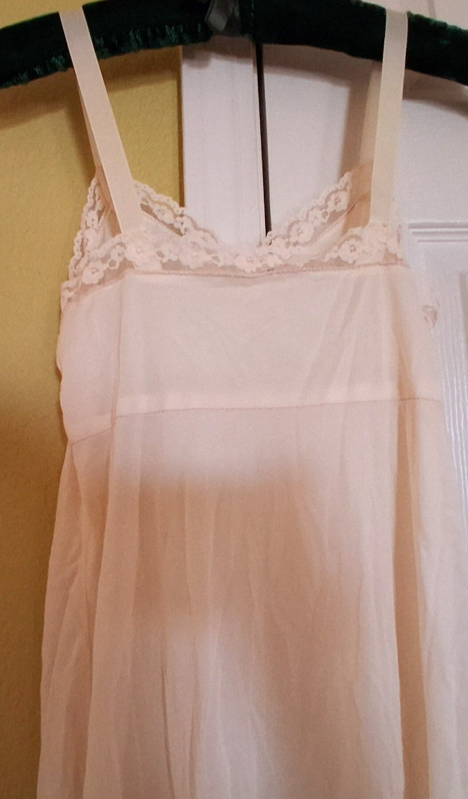 VNTAGE FLOOR LENGTH LONG BEIGE SLIP W/LACE TRIM, NO LABEL, LOOKS LIKE A SMALL SZ
