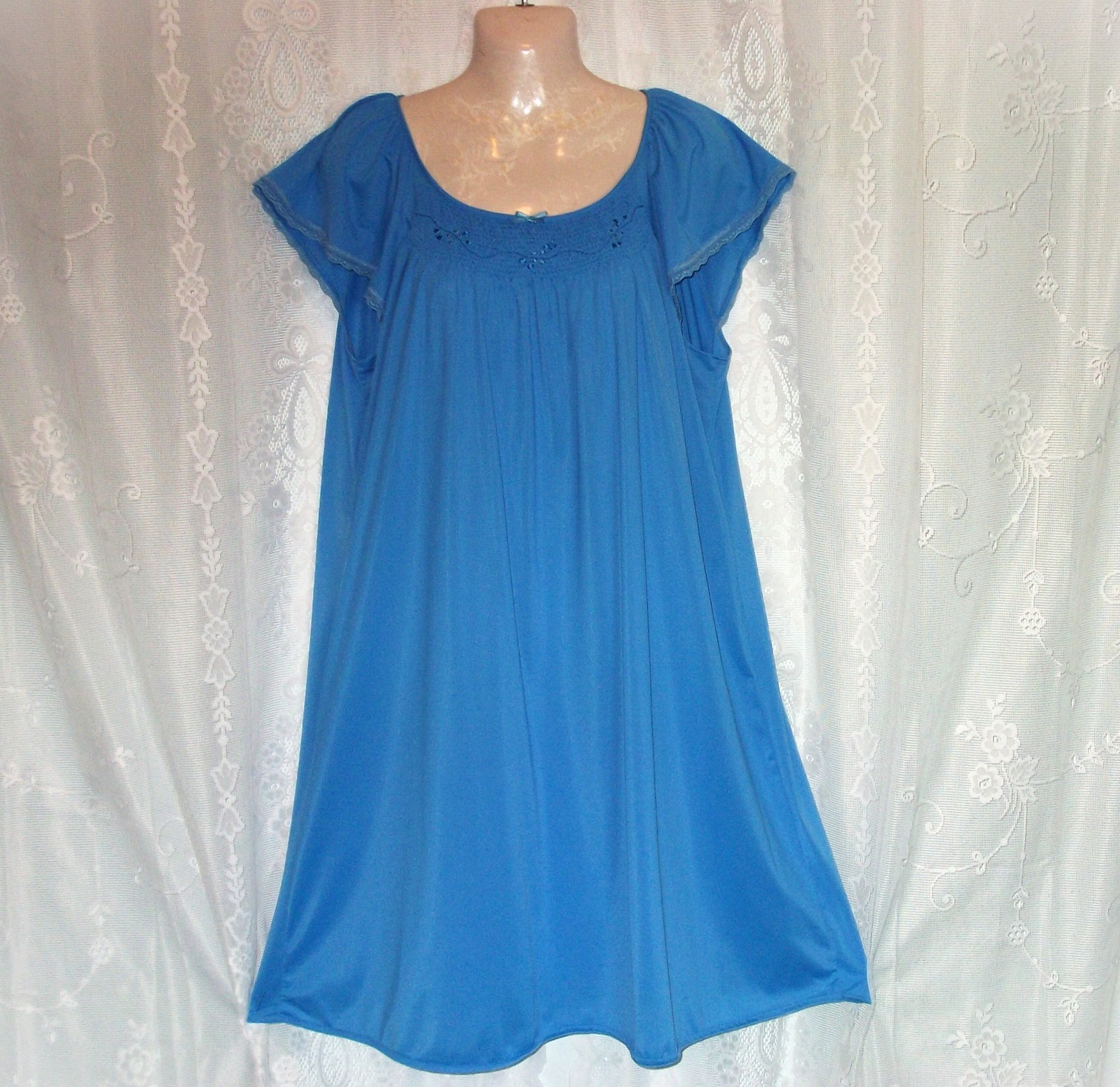 Med.(Lg.)Miss Elaine,ocean blue,waltz.vintage nightgown,comfy soft nylon,lingeri
