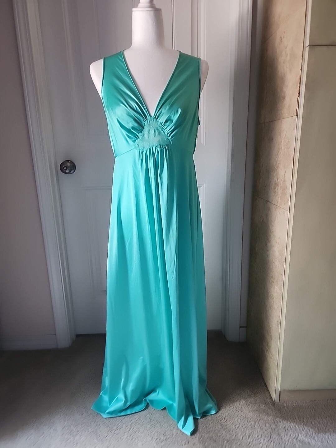 Vintage Vanity Fair Dressing/Night Gown Size 34 Seafoam Green Color 💚 52&Prime; Long