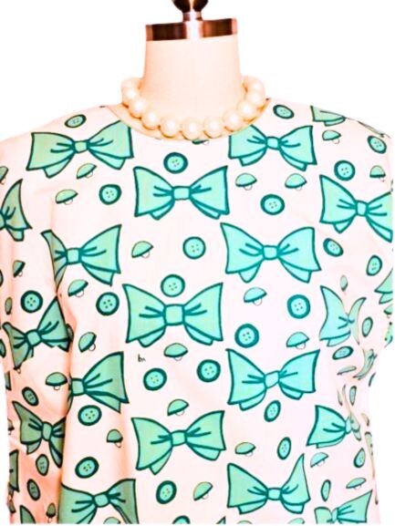VINTAGE BUTTONS & BOWS SCREEN PRINT LOGO DRESS THE VESTED GENTRESS SHIFT