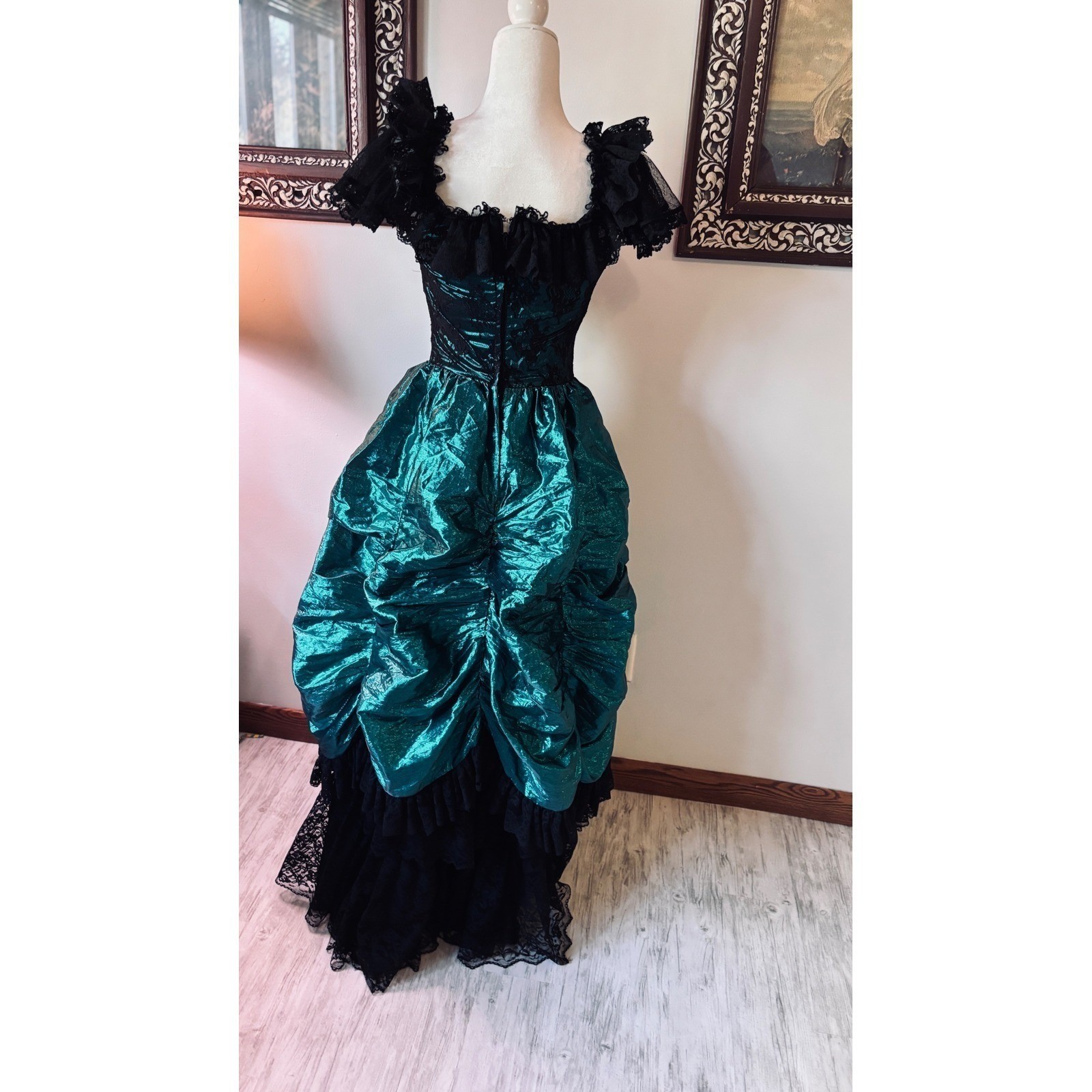 Loralie Original Vintage 80s Emerald Green Metallic Lace Ruffle Gown Dress 0