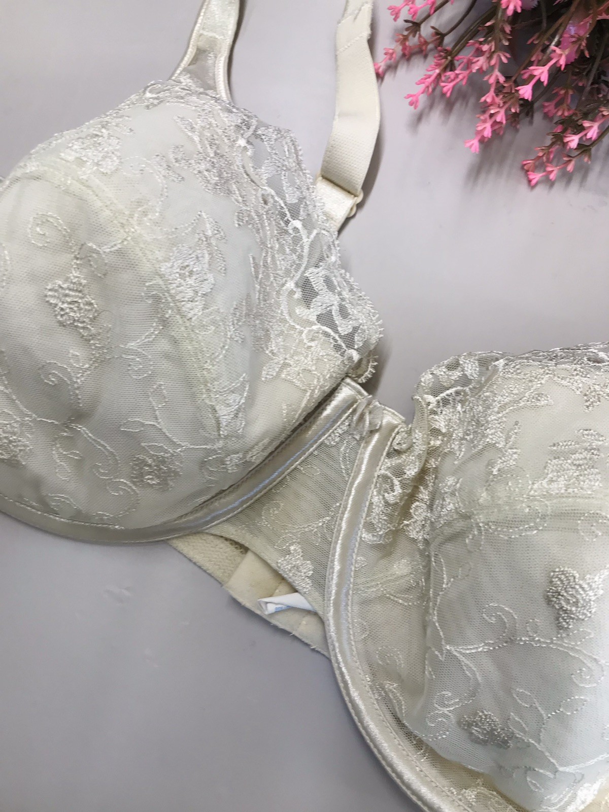 Vintage Playtex Secrets Satin & Lace #4022 Underwire Soft Cup Bra In Ivory 40DD