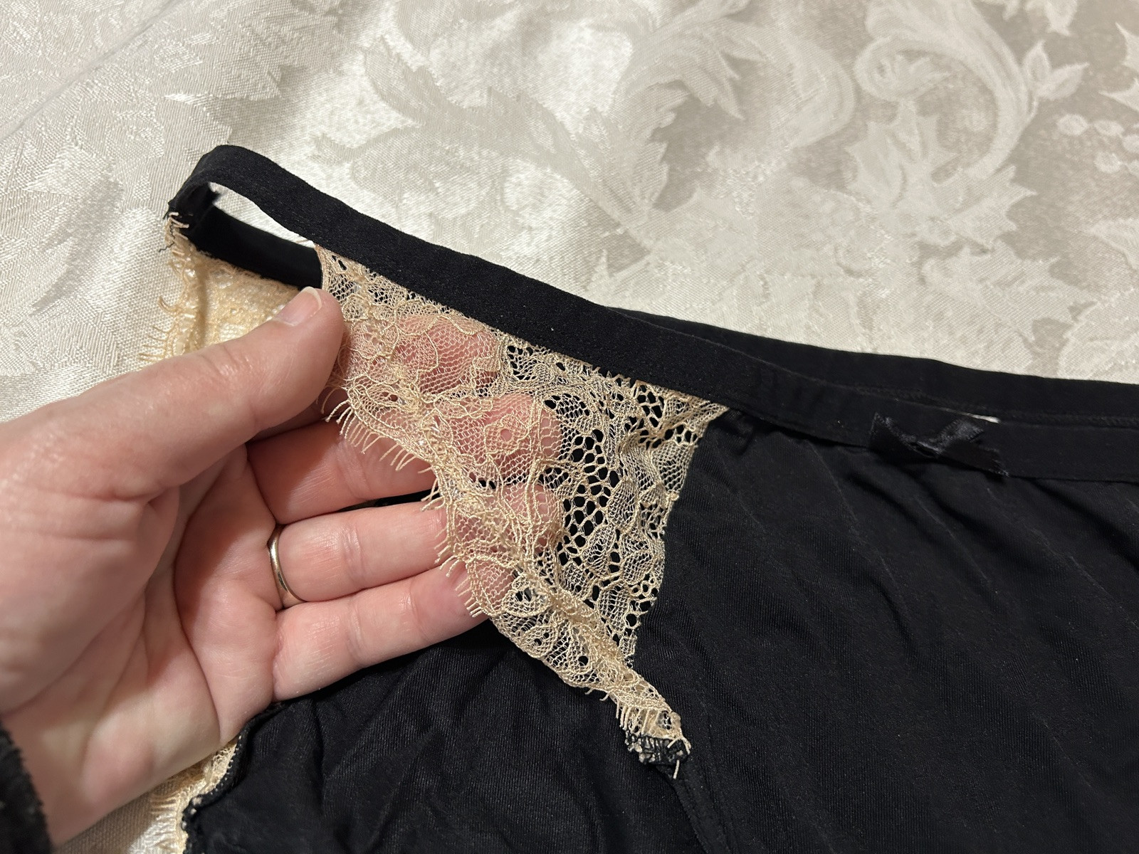 Vtg CACIQUE Lace 22/24 Black/Nude String Bikini Panties #326