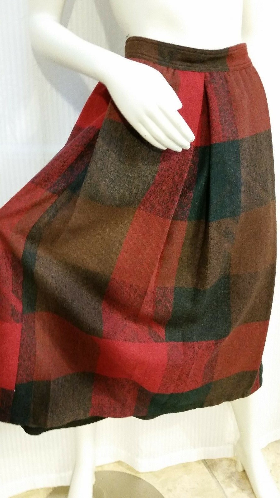 Vintage RAFAELLA PLEATED PLAID SIDE BUTTON SKIRT – Red Brown – Waist 28 in.