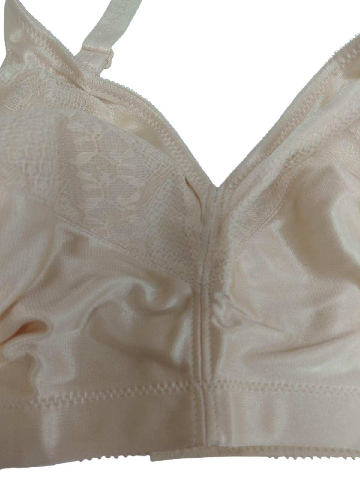 Vintage Exquisite Form Fully Bra Size 44C