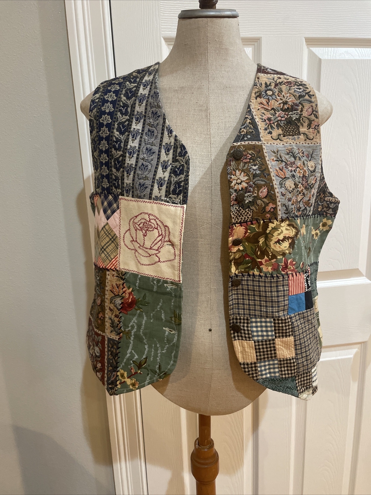Vintage River Wearable Art vest Patchwork Floral Plaid 100% Cotton Lined M nwts