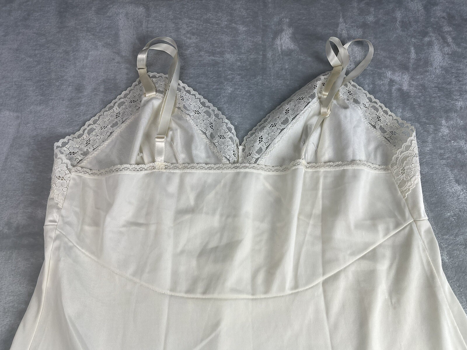 Vanity Fair Ivory Nylon Full-Length Slip Style 10-103 Size 38 24&Prime;/44 Lace Trim