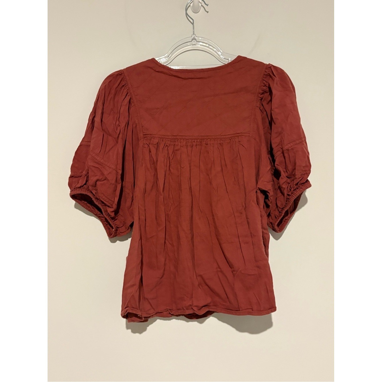 Old navy puff sleeve split neck quilted swing blouse rust orange size large