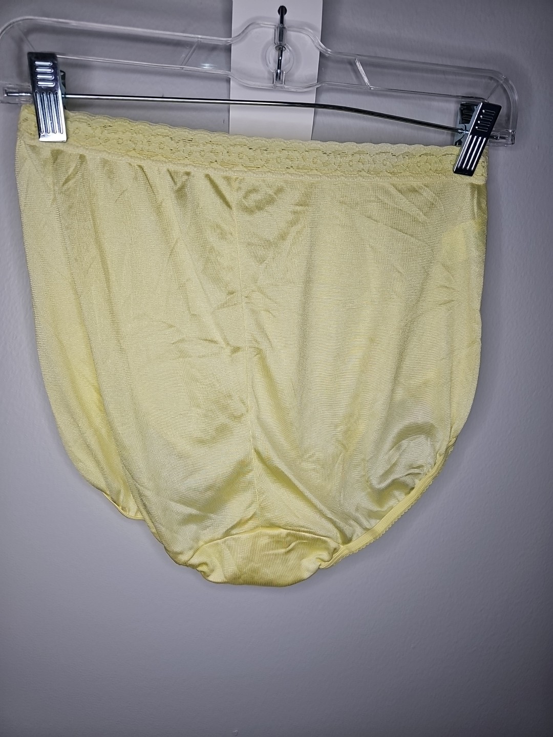 Vintage Warner&rsquo;s 100% Nylon Style 55196 Yellow Panties Lace Detail Size 7