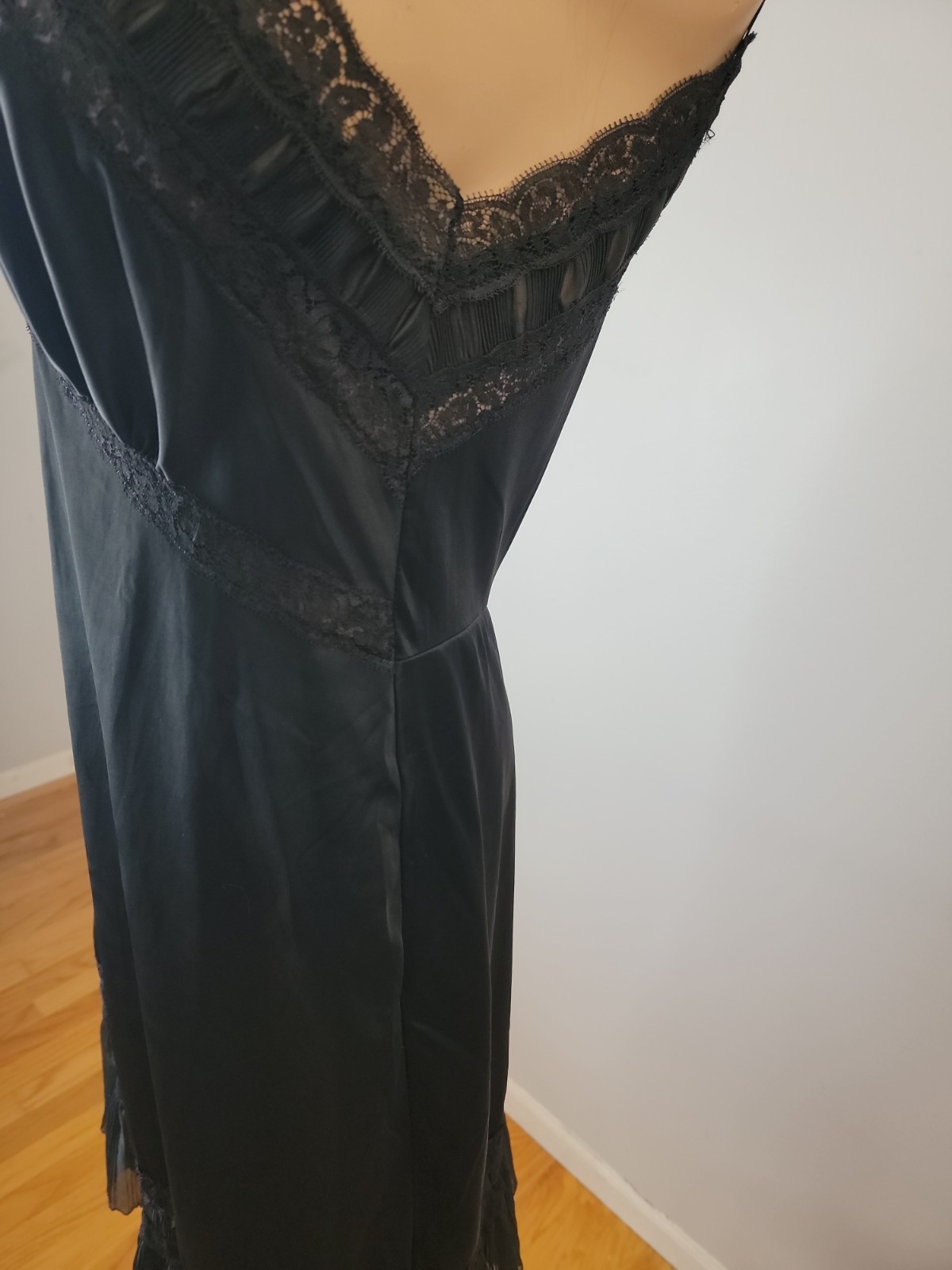 Vintage Charmode All Nylon Black Full Slip Lace/Pleated Detail Size 36