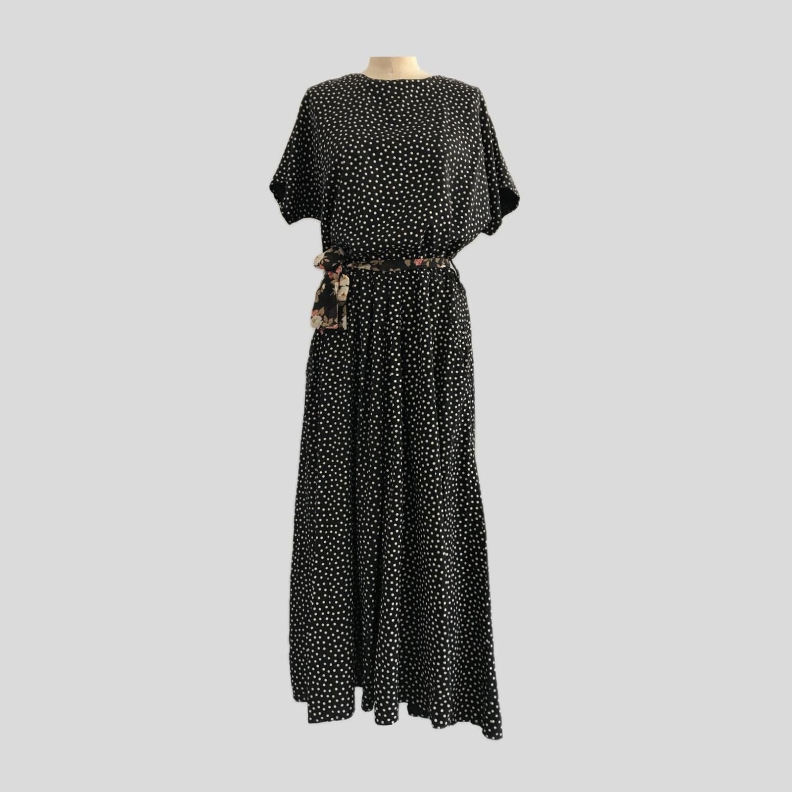 Vintage 1980s Black Polka Dot Pleated Short Sleeve Midi Dress, Womens Size M/L