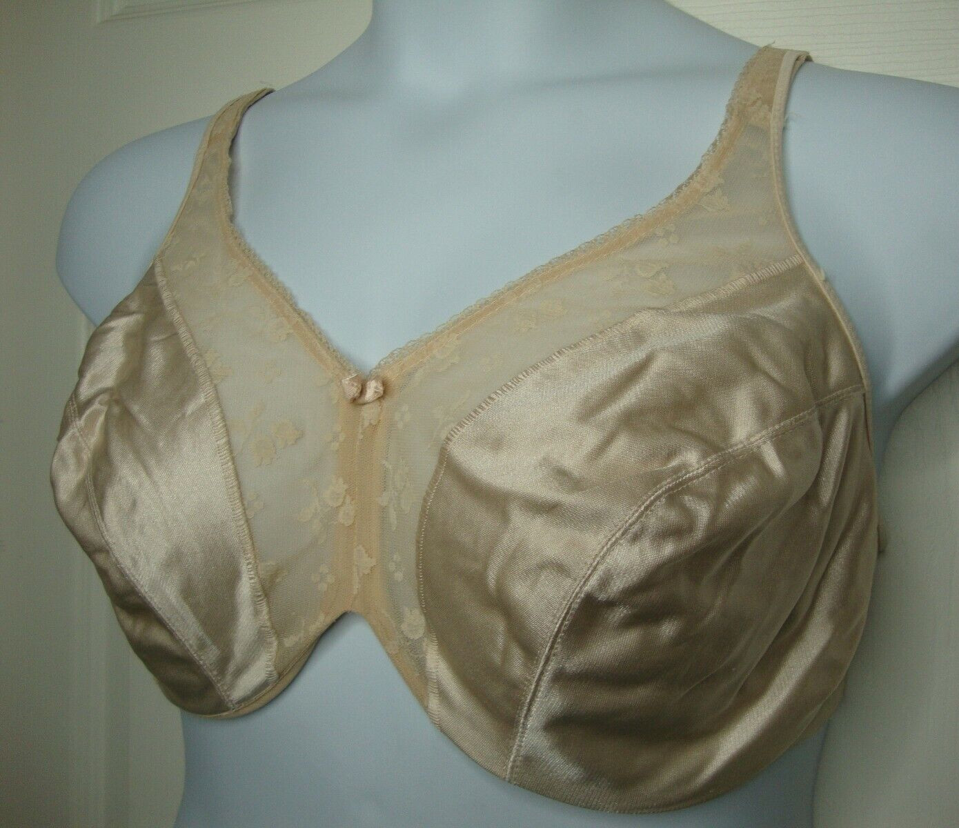 Vtg Lily of France 1610 Full Coverage Bra 40DD Beige Satin Unlined UW Lingerie