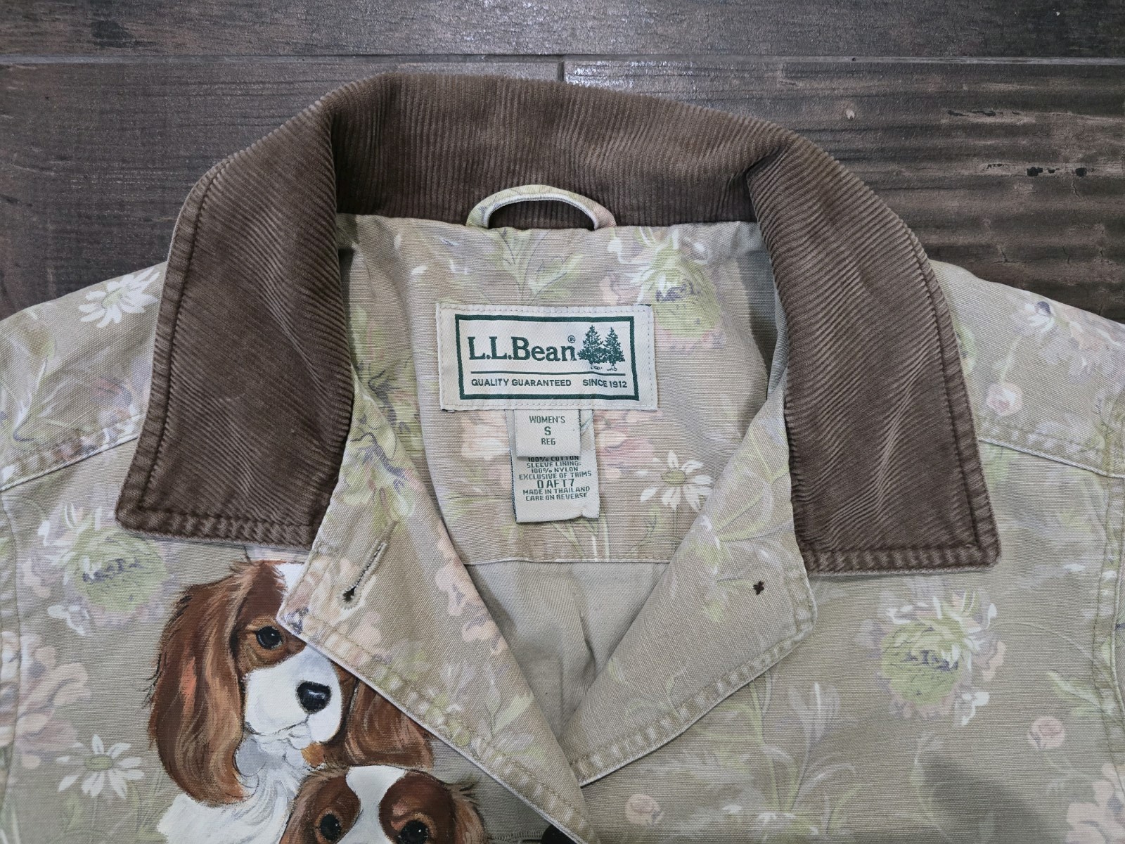 L.L. Bean chore coat jacket handpainted dogs beagles size small 0 AF T7 Carhart