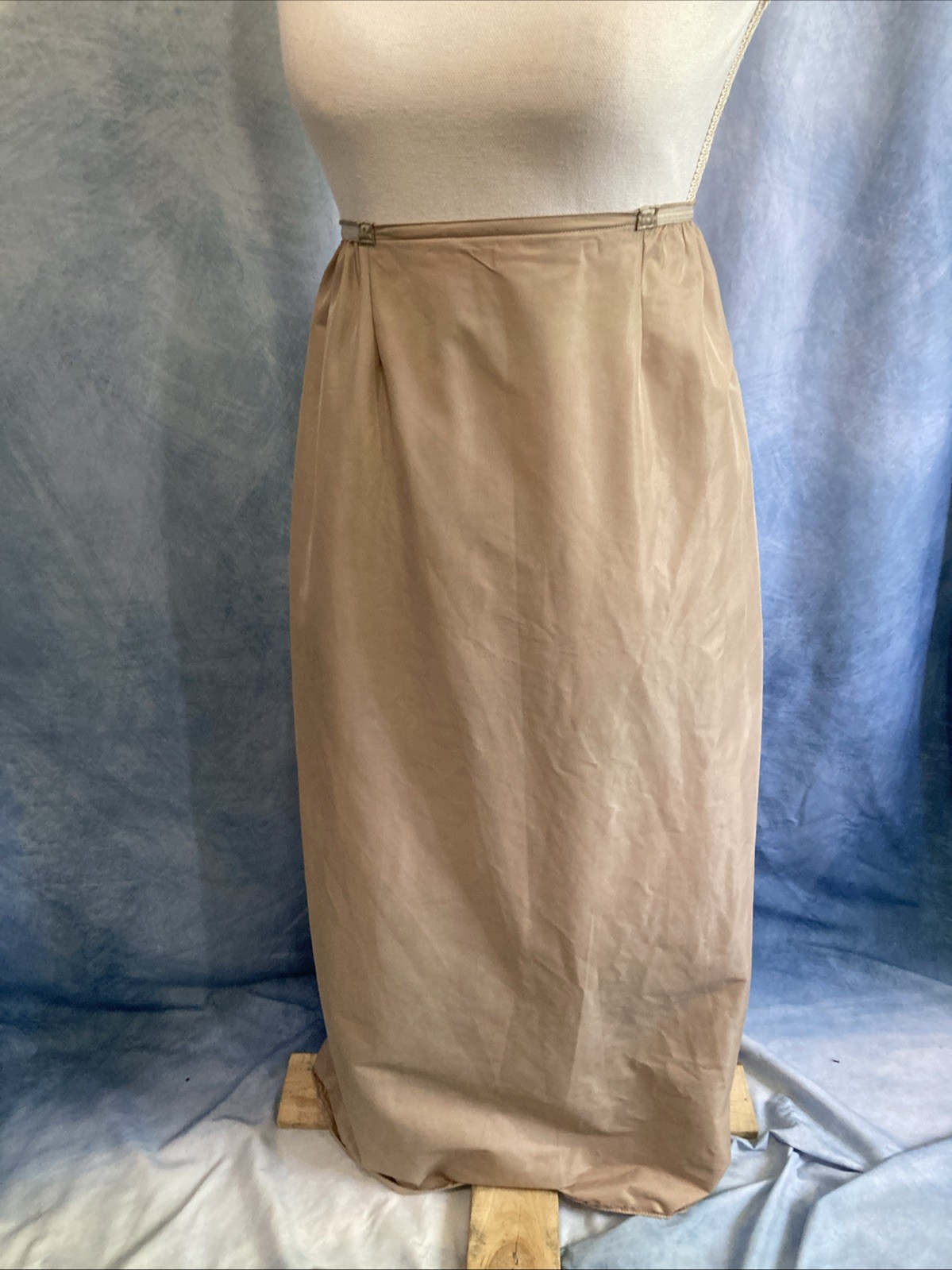 Vtg 70s Vassarette Long Half Slip Medium Tall Beige Nylon Tricot Maxi Slit 0114