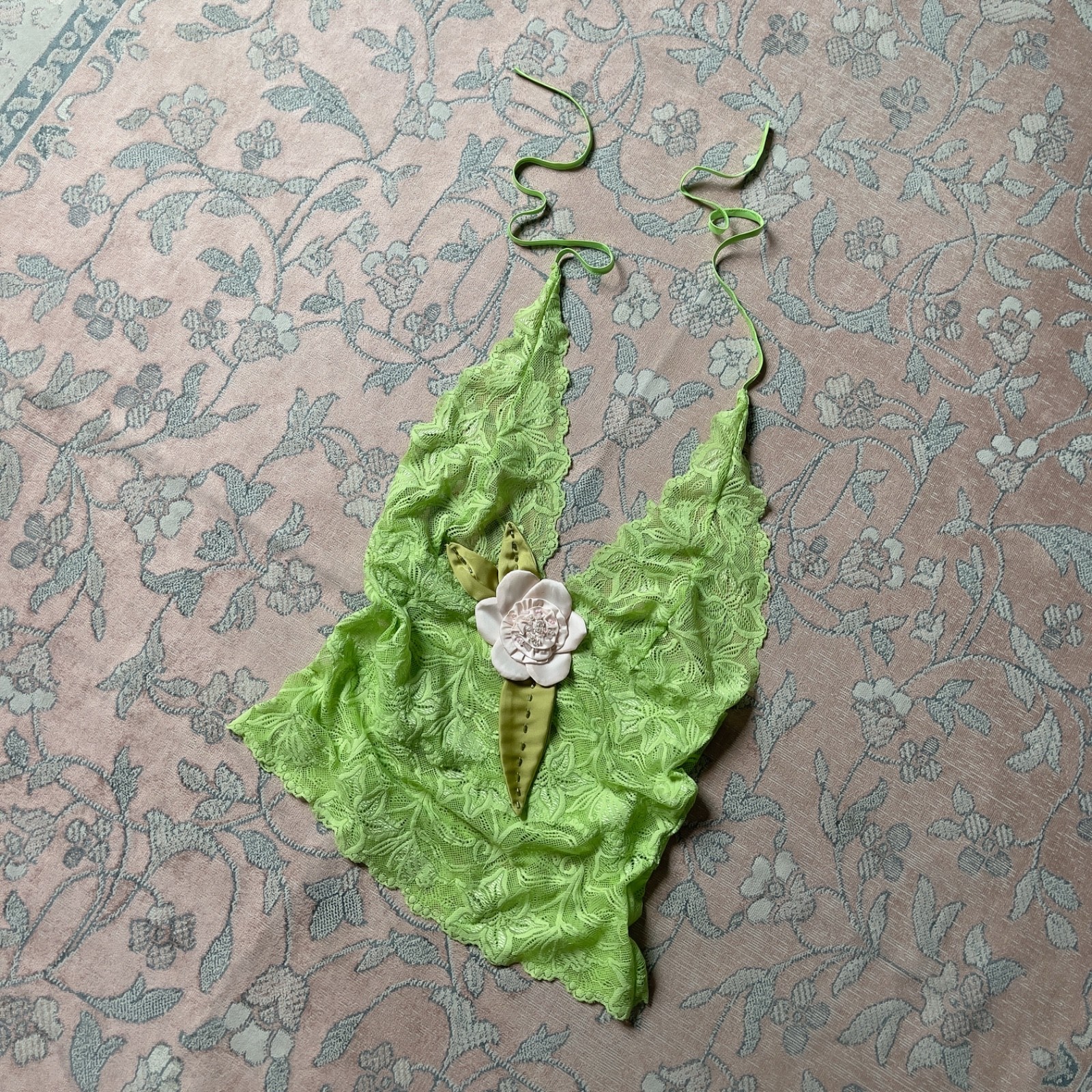 Romantic Frederick’s of Hollywood Y2K Lime Green Lace Sheer Halter Camisole (M)