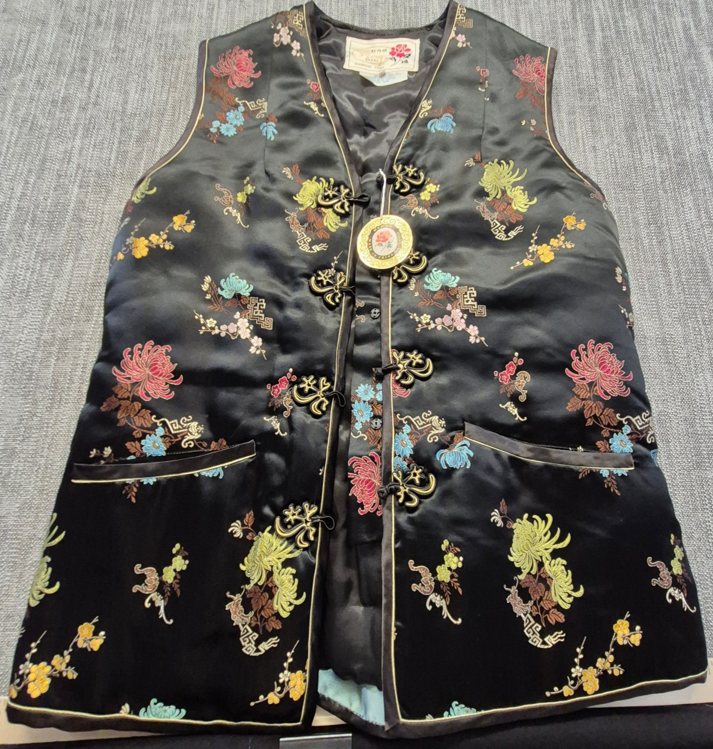 NWT VTG Peony Brand Shanghai 100% silk quilted vest black floral frog closure LG