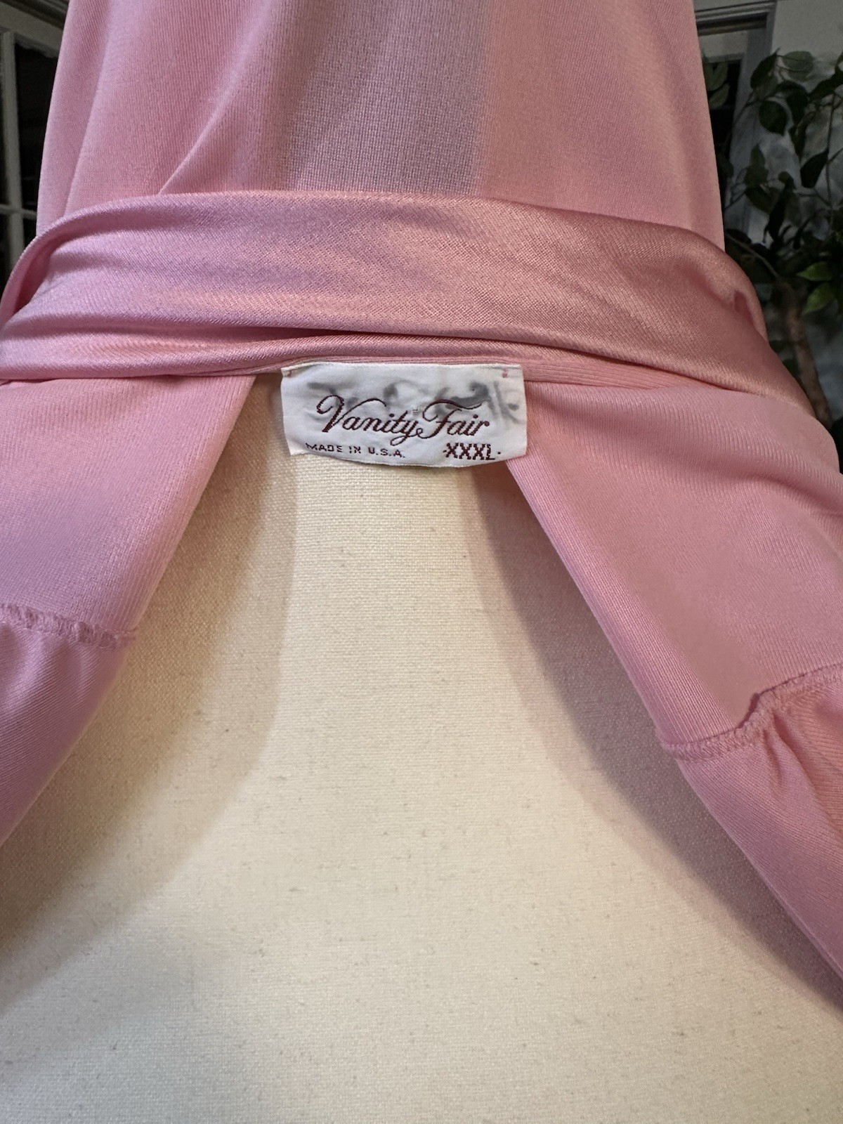 Vintage Pink Robe Plus Size Vanity Fair 3XL 1980s Nightwear Buttonup Loungewear