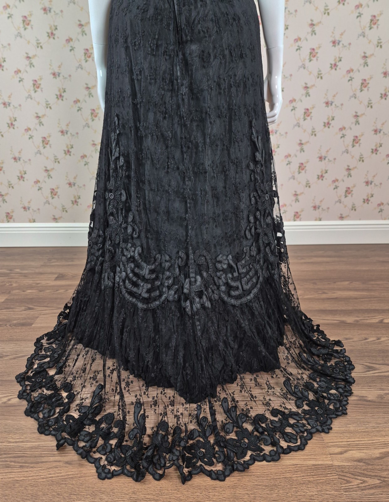 1890s Victorian Dress, Black Silk Lace Mourning Gown « Museum Deaccession » Sz M/L