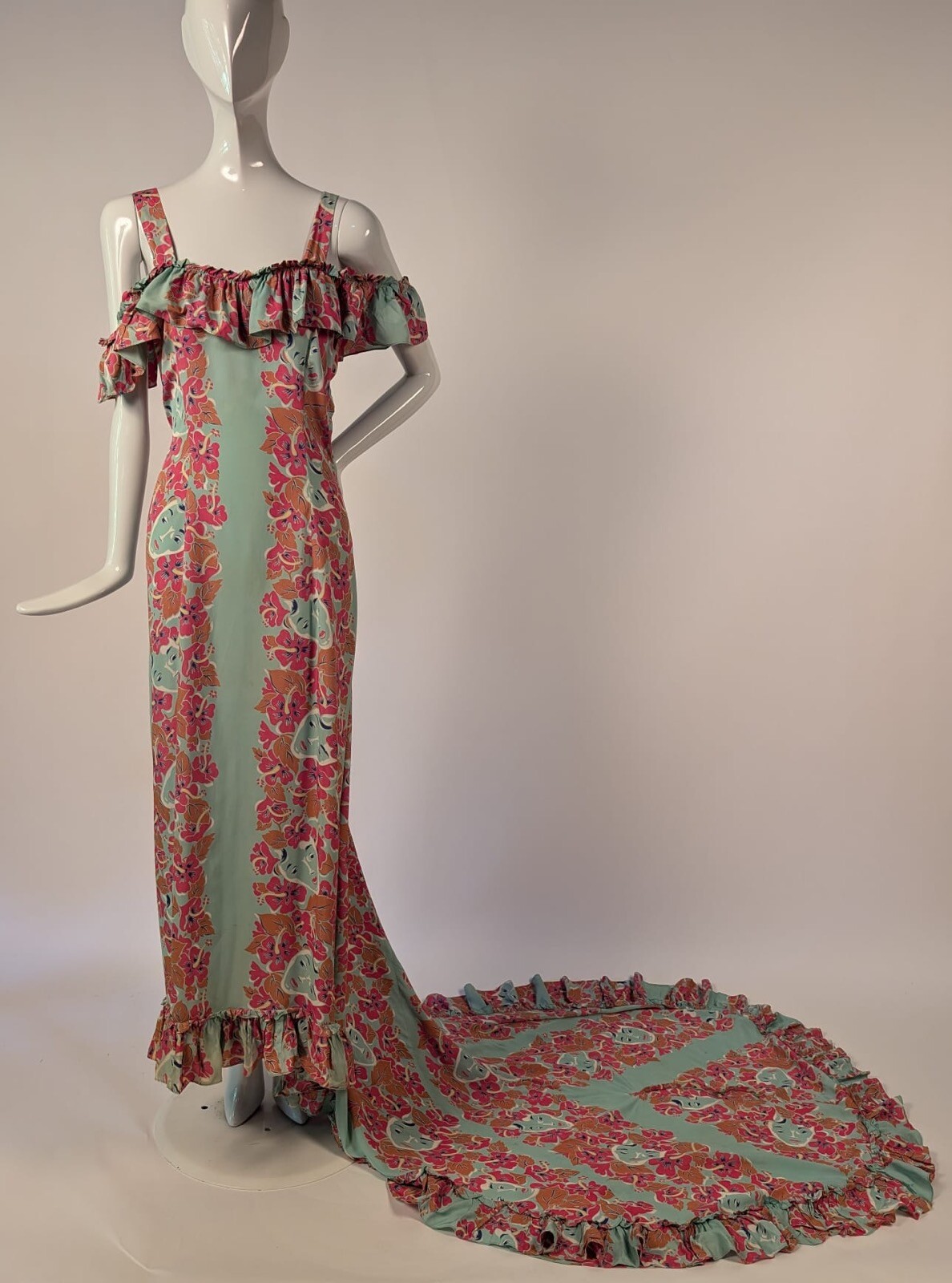 RARE HAWAIIAN 1940’S FLORAL + FEMALE FACE PRINT RAYON HOLOKU DRESS W LONG TRAIN