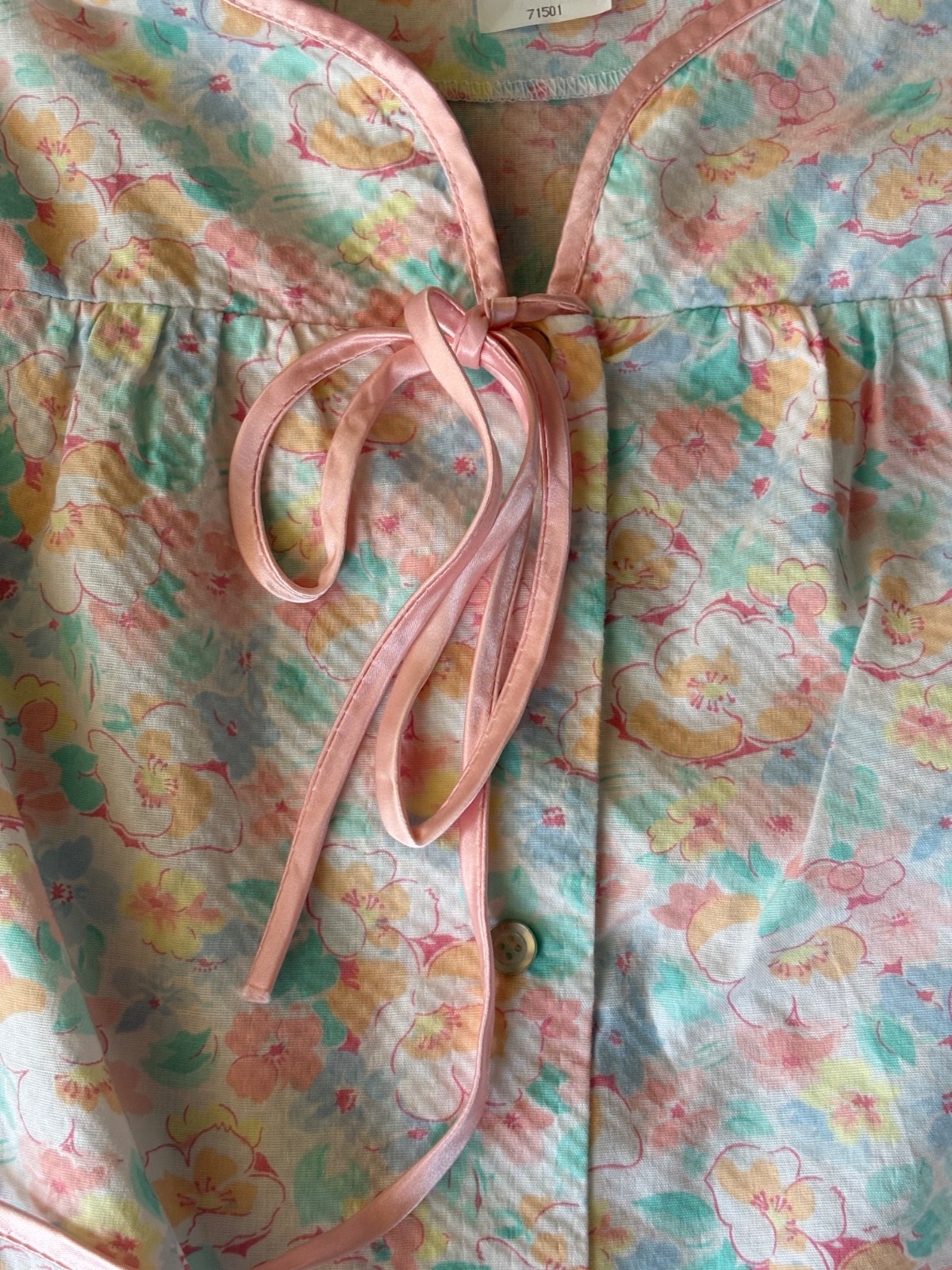 Vintage Evelyn Pearson Cotton and Polyester Button Up Robe Floral Size Small