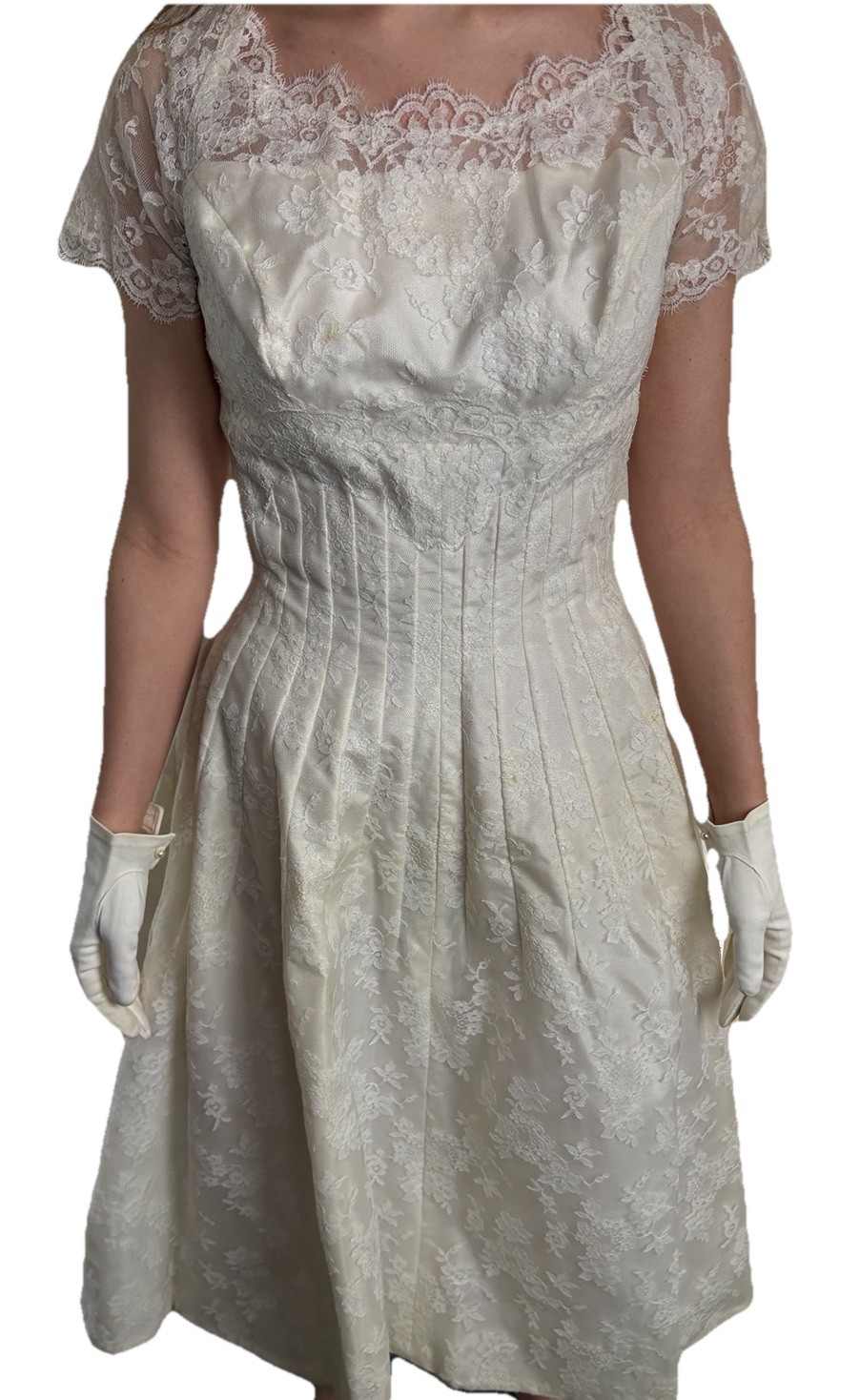 Vintage 50s Chantilly Lace Wedding Dress XS Ivory Veil Gloves Princess Lines