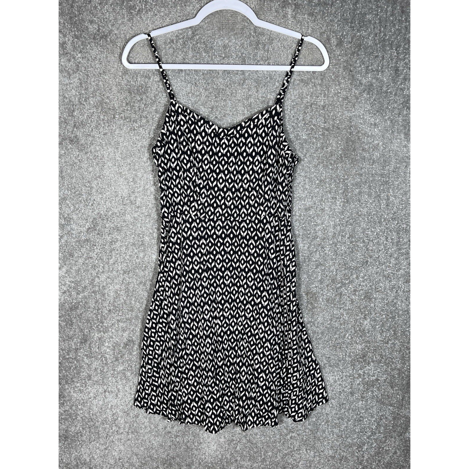 Old Navy Woven Cami Flare Dress Womens Size Medium Black White Geometric Rayon