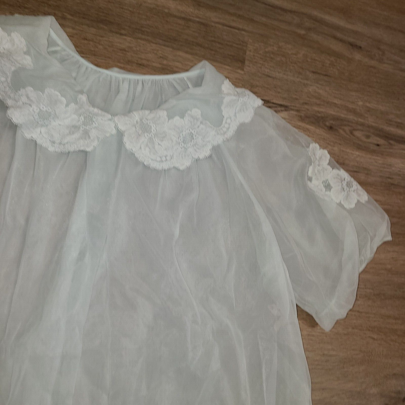 Vtg ShadowLine size S nylon lace Sleep dress Short Peignor blue