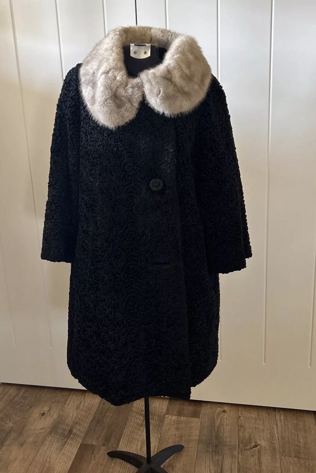Vtg Women’s Astrakin Styled By Lepshire France Curly Lamb Black Coat Mink Collar