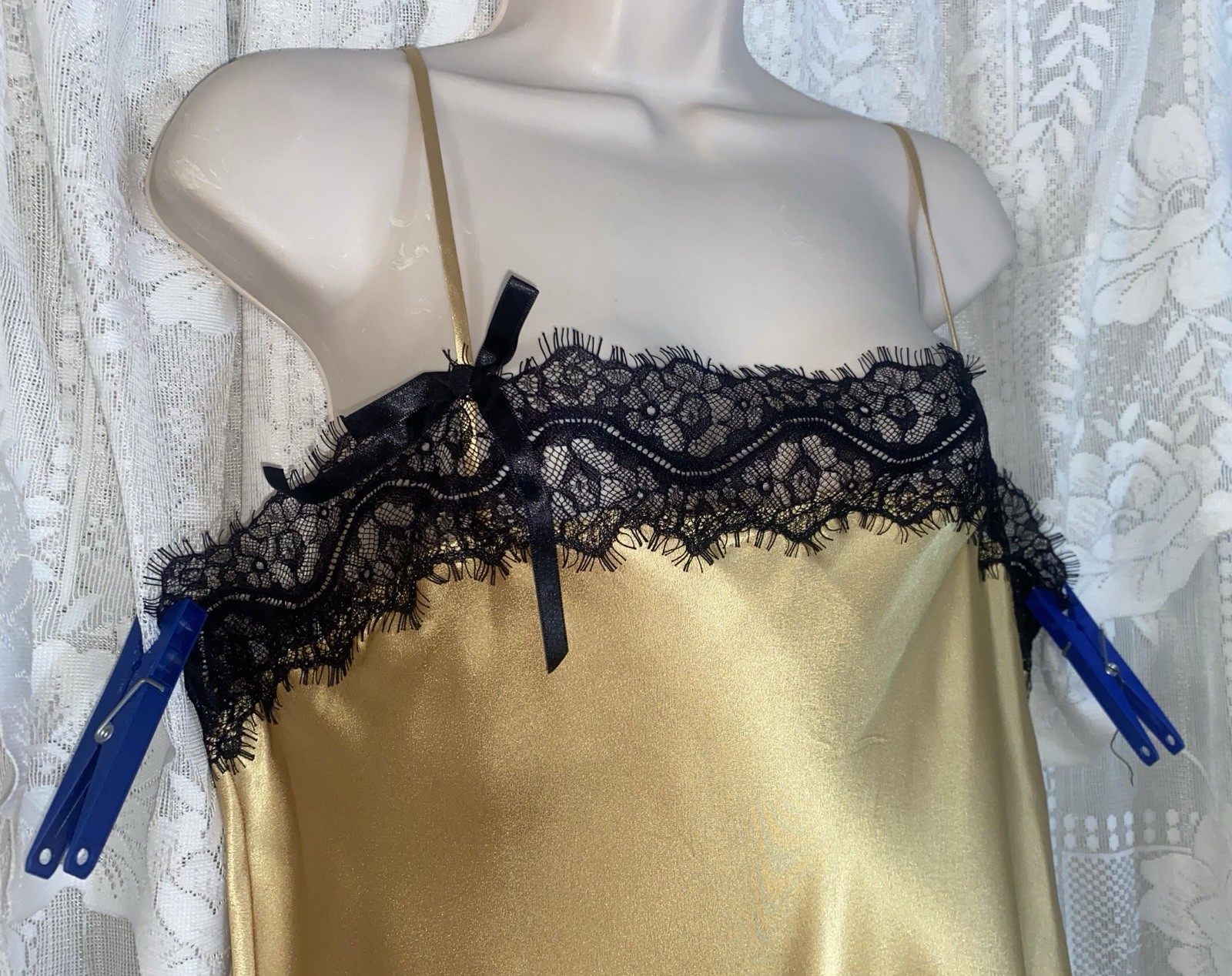 VTG Design GLAM NWOT L GOLD Satin NIGHTIE nightgown w Black Chantilly Lace Trim