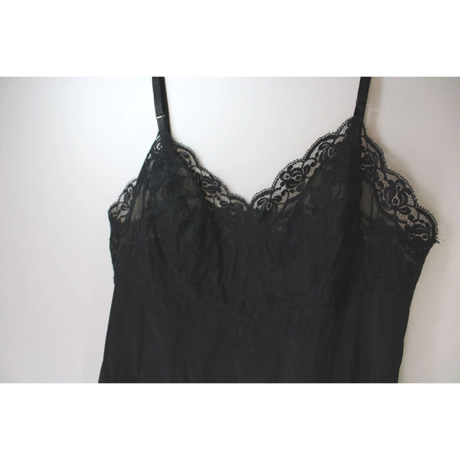 Vanity Fair Full Slip Black Nylon Size 35 Small Vintage Adjustable Straps 90222