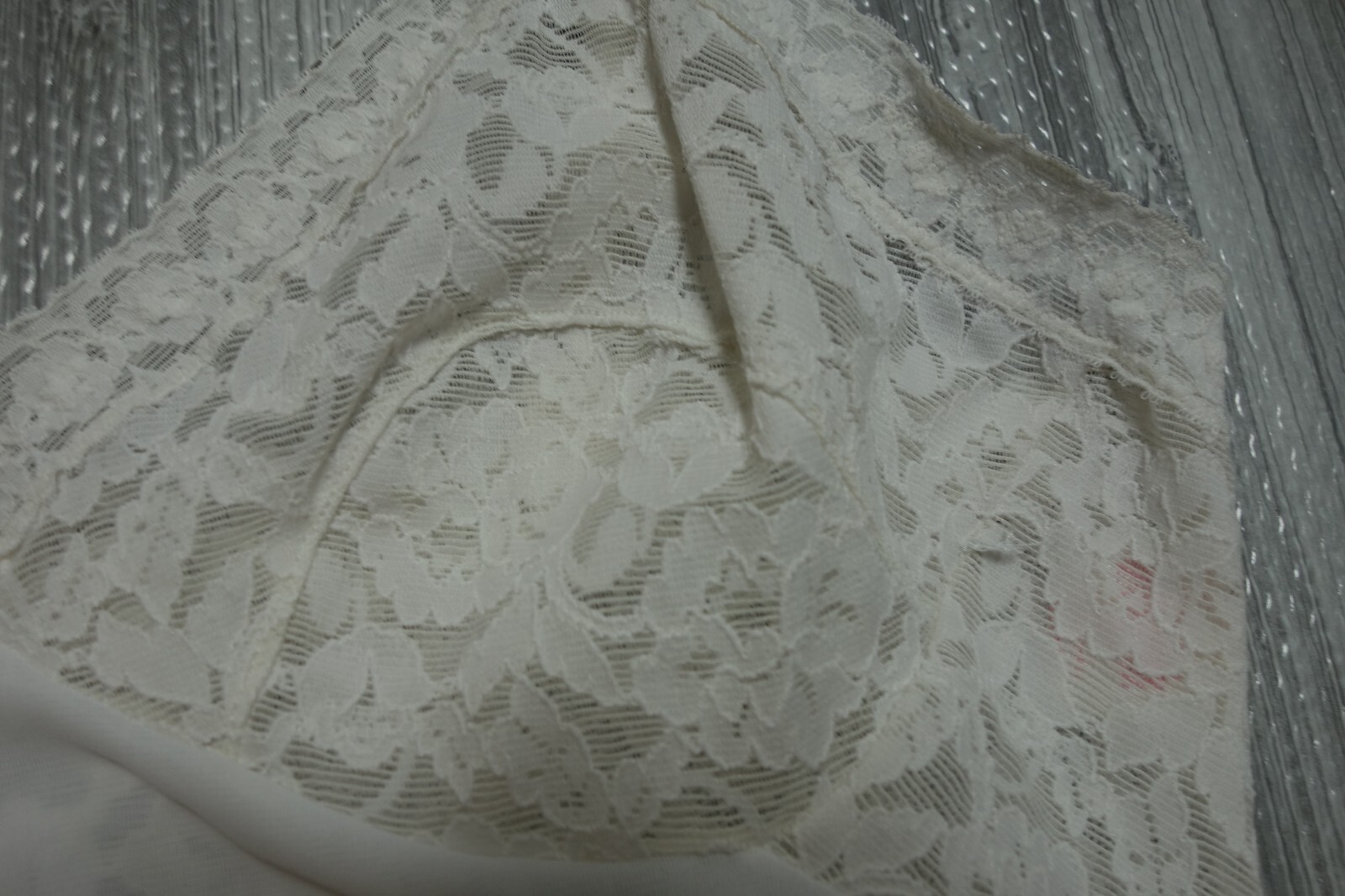 Vtg. Beeline Full Slip Stretch Fitted Lace Bodice White Nylon Size 34