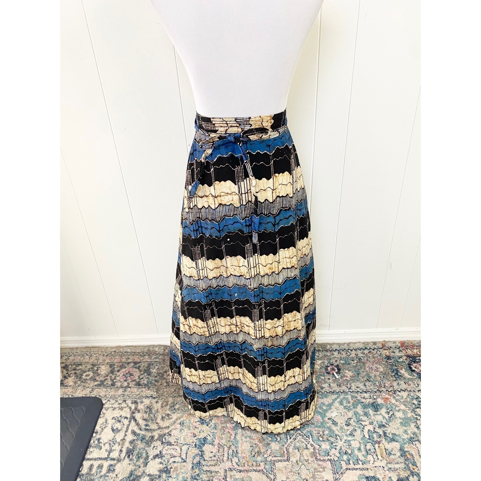 VTG Hand Printed Batik Wrap Maxi Skirt Sz XS-S Cotton Blue Black Tan Malaysia