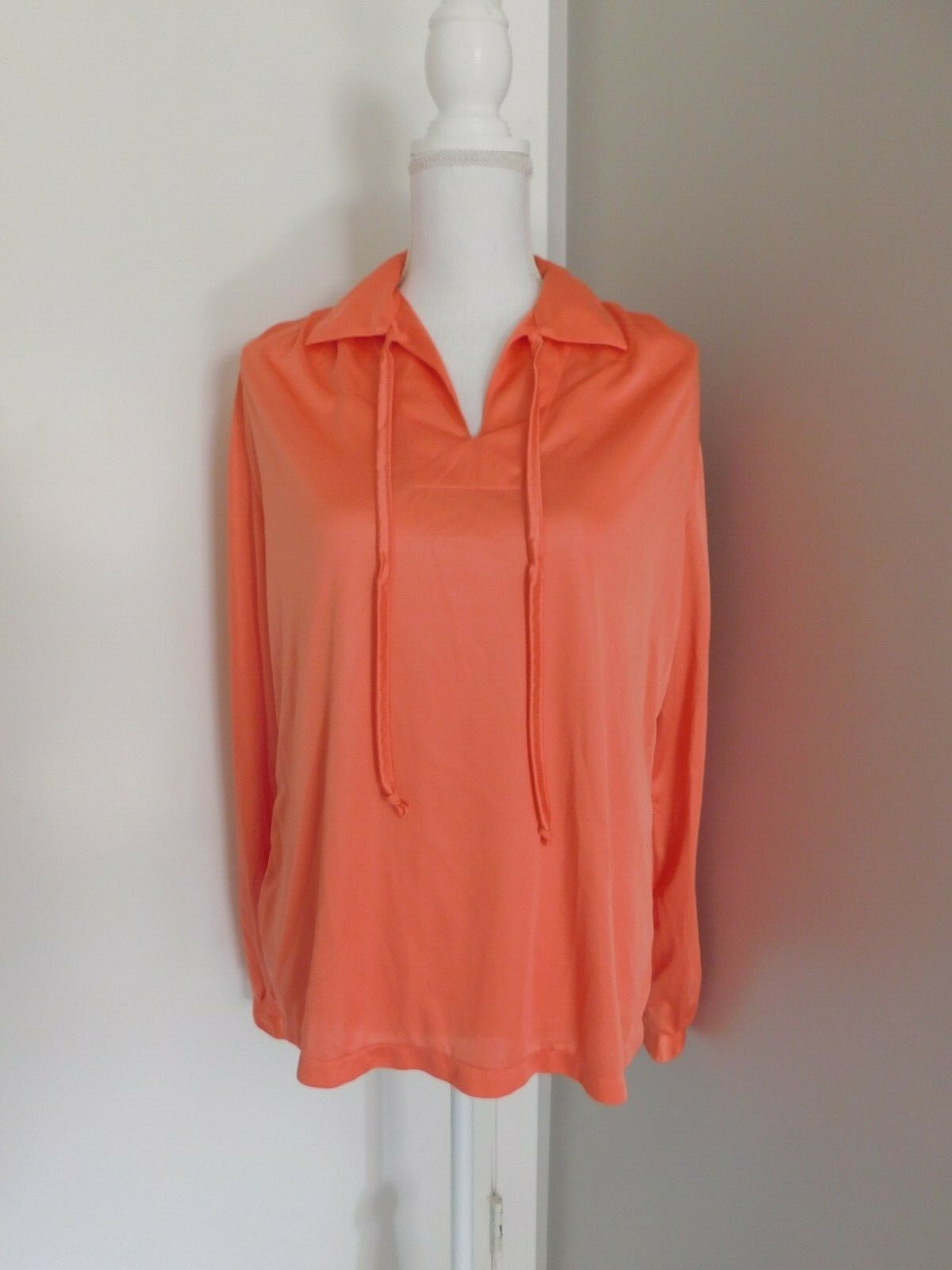 Vtg Women&rsquo;s Size XL/18 Salmon Orange Long Sleeved Collar Polyester Tie Shirt Top