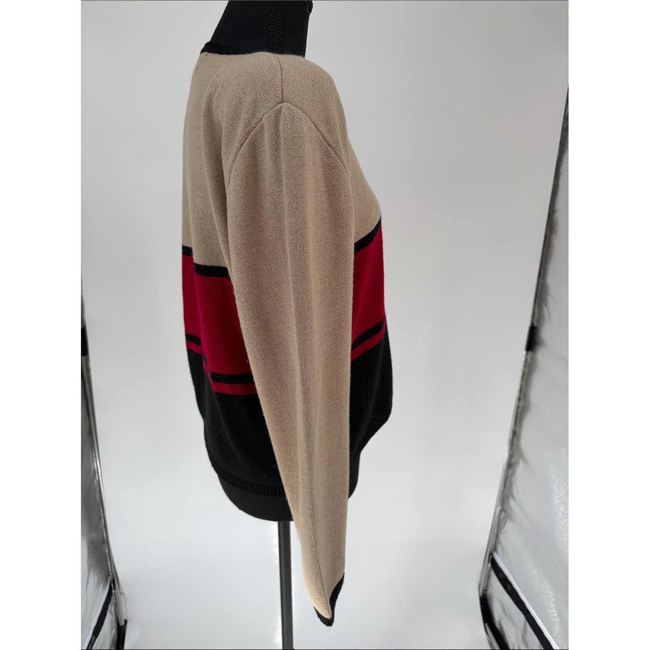 Vintage San Remo by Laura Knits – Beige, Red & Black Colorblock Zip Cardigan