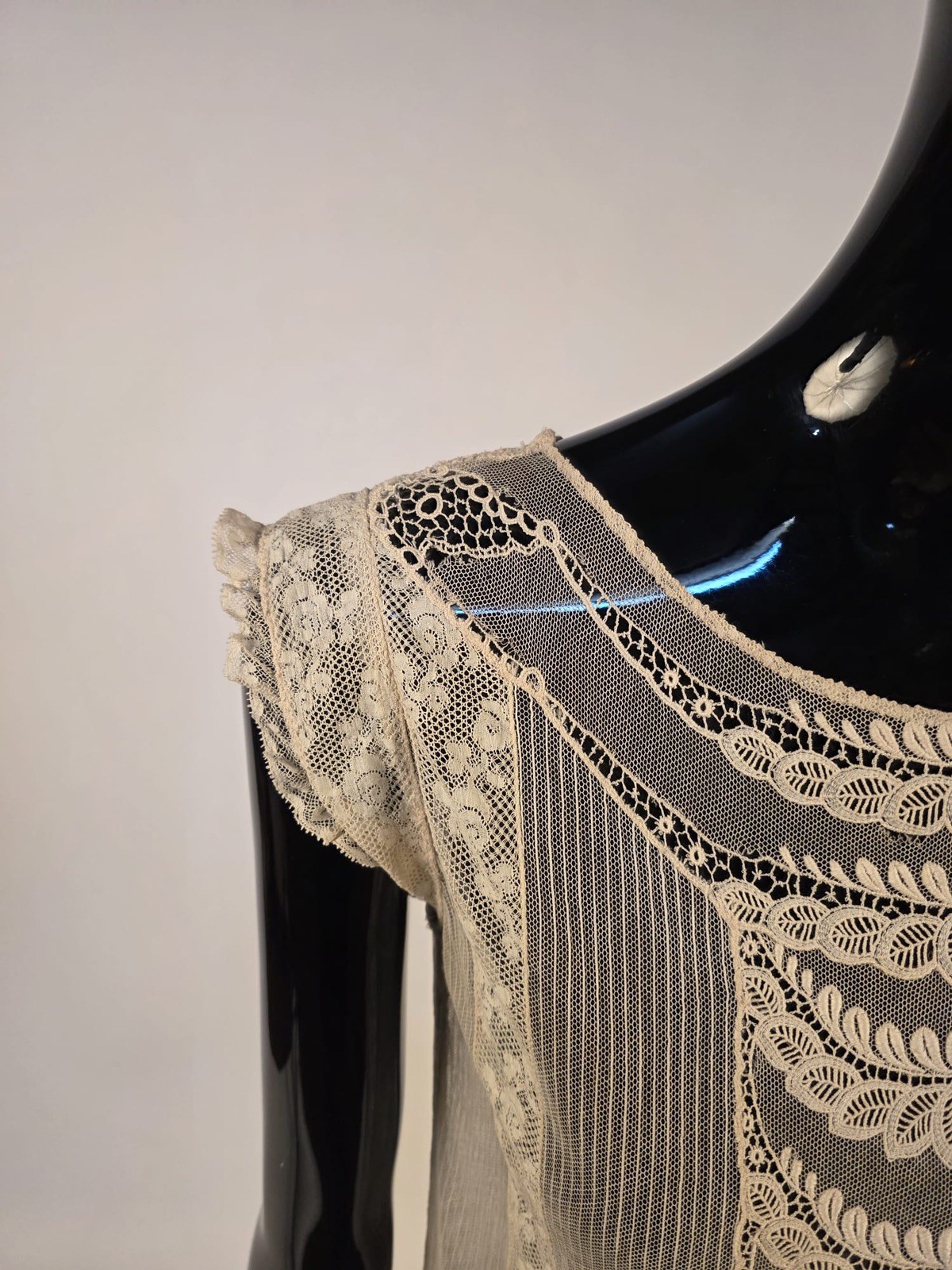 DAINTY + SWEET FLAPPER 1920’S NET + LACE INSERT TEA DRESS 