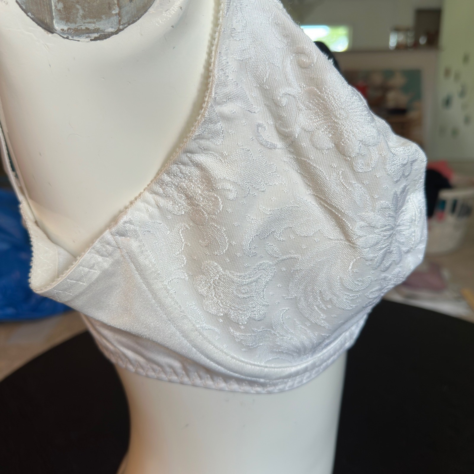 Playtex Secrets Bra 38DD White Floral Jacquard Lace Underwire NWT New