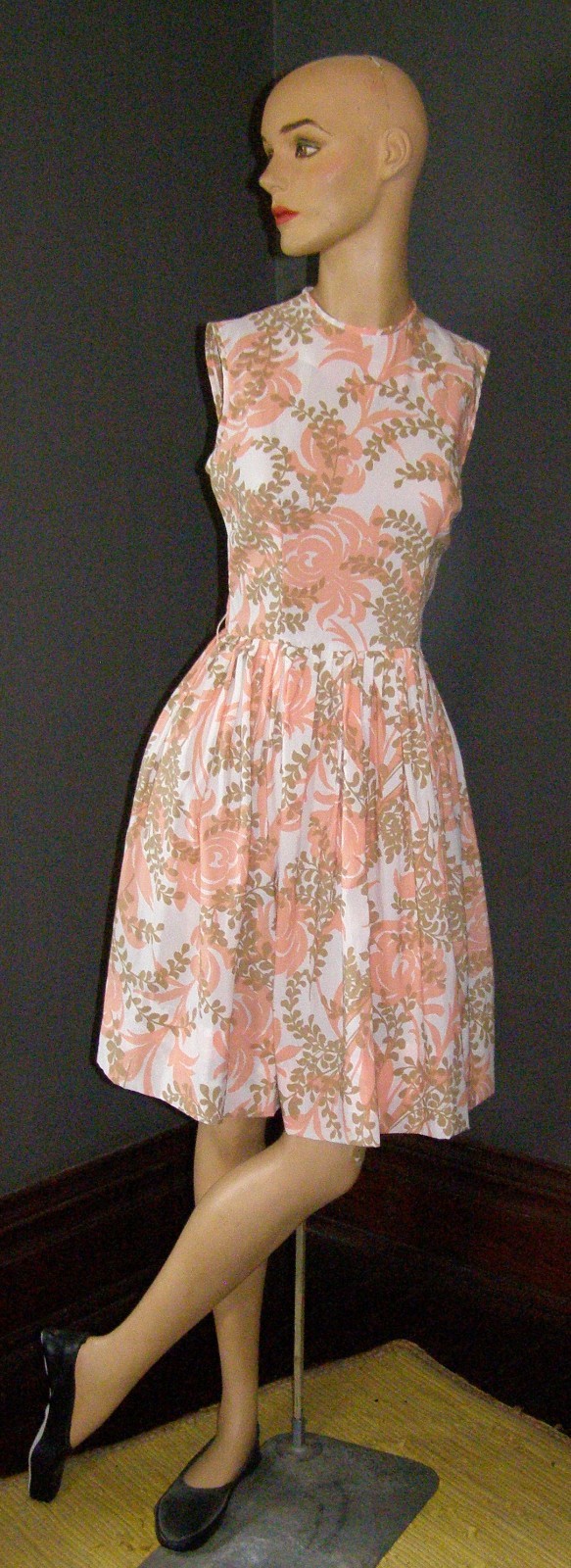 Vintage 50&rsquo;s peach & brown FLORAL print fit & flare dress XS S light garden MOD