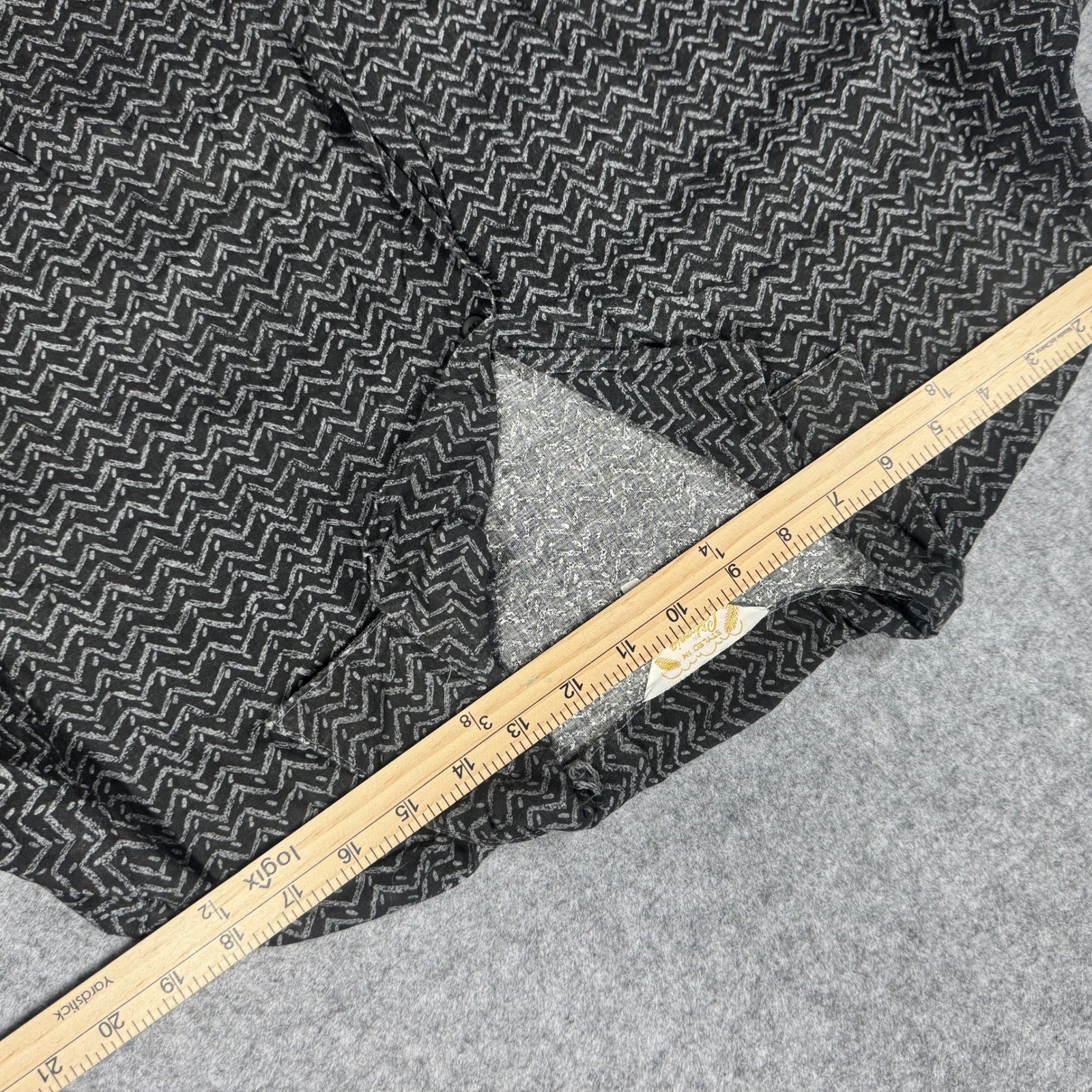 Styled in California Vintage Button Down Shirt 14 Black Zigzag Geometric Pattern