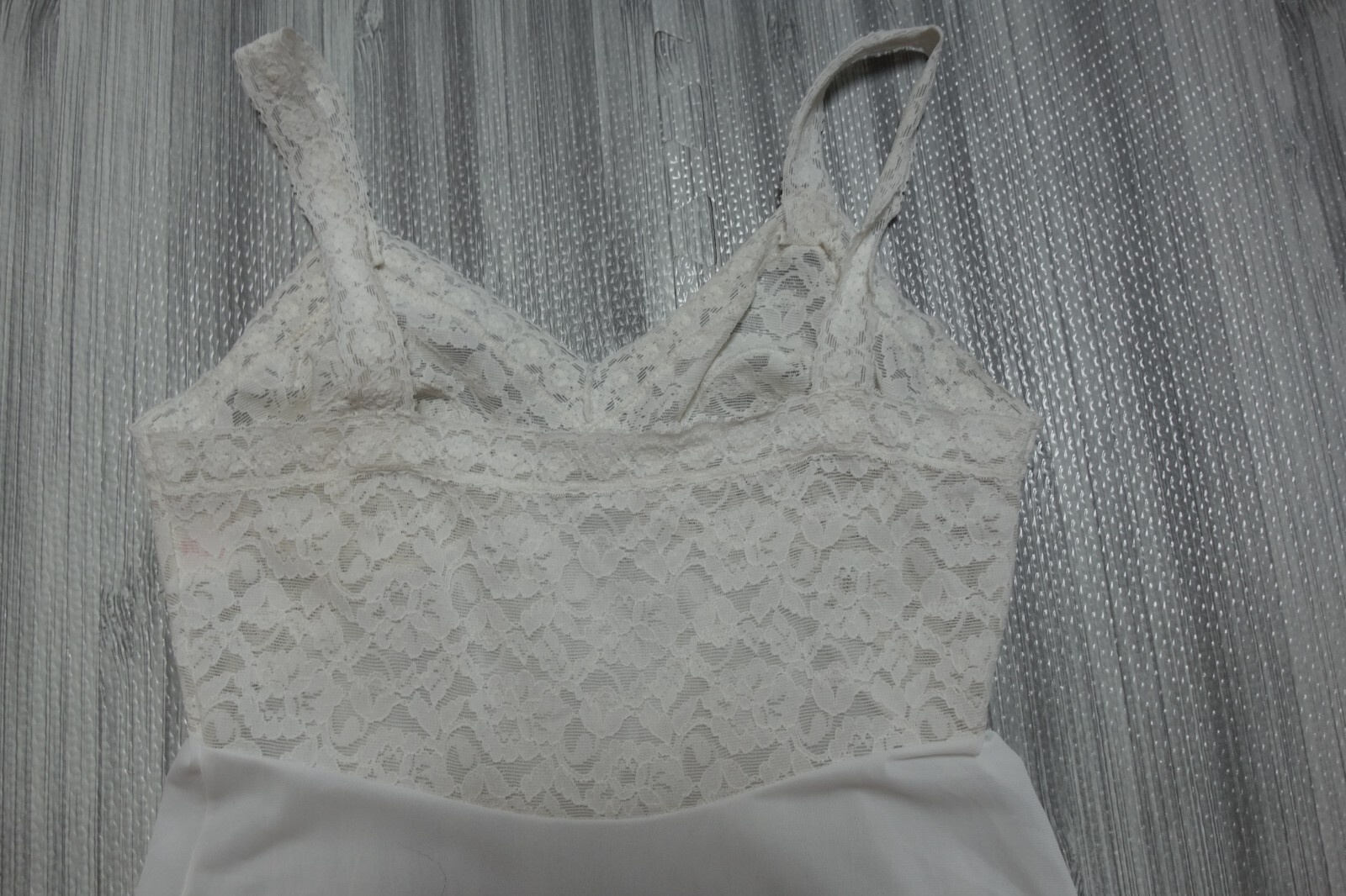 Vtg. Beeline Full Slip Stretch Fitted Lace Bodice White Nylon Size 34