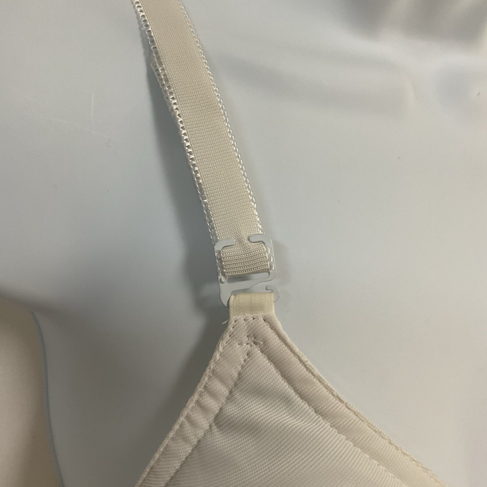 Vintage Exquisite Form 32C White Wireless Bra Seamless Multi-Way 70s Lingerie