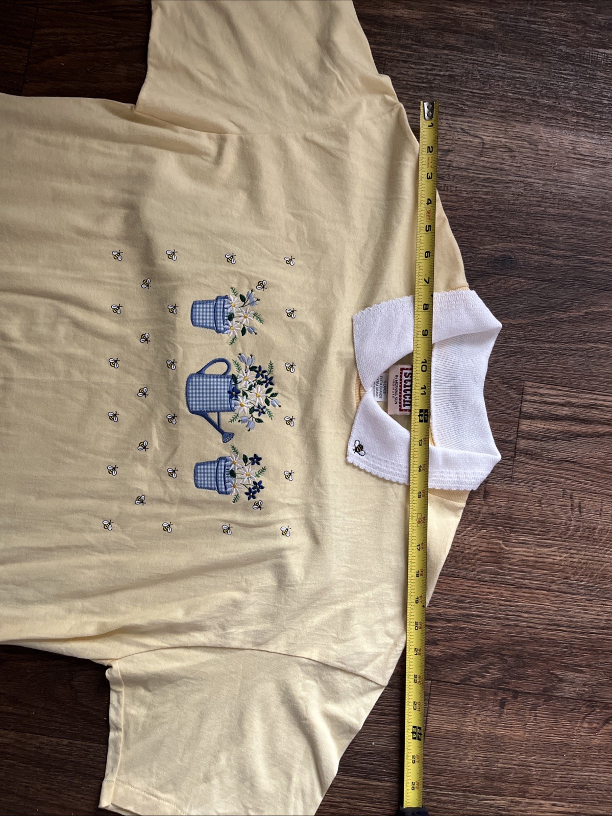 Vintage Cottagecore teacher Yellow Collared T-Shirt Embroidered Bees Made USA XL