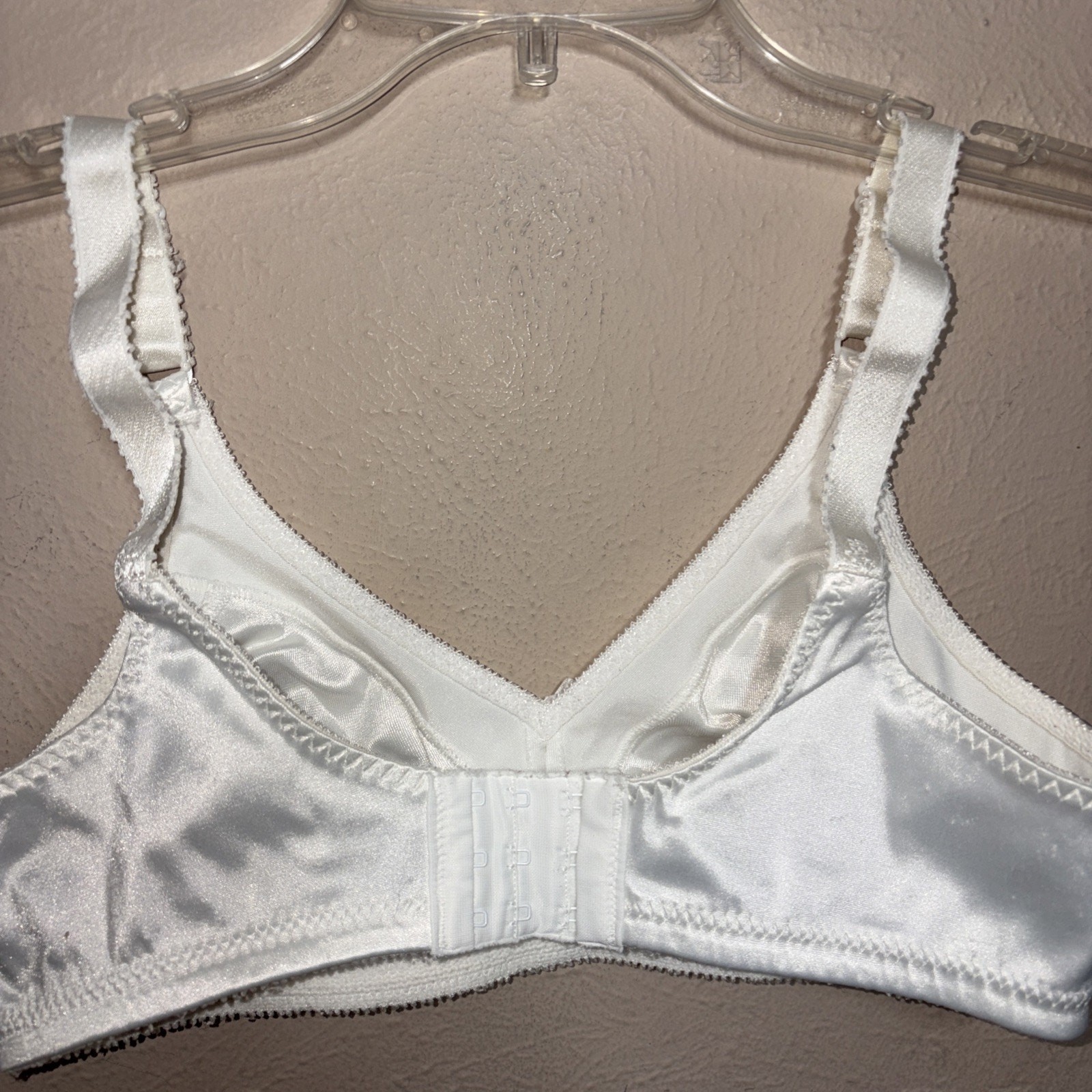36C White Nylon Wireless Vintage BALI Bra #3820 Shiny Satin Soft Cup