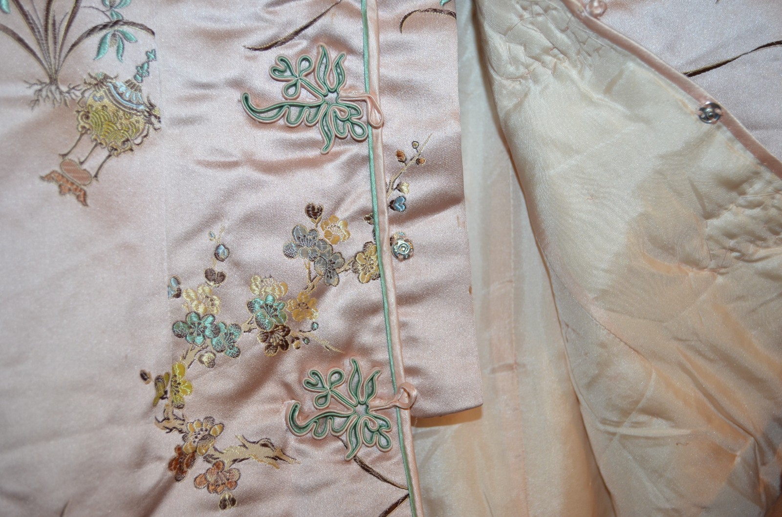 Vintage-Style Pink Satin Quilted Jacket – Floral Embroidery – Oriental Design