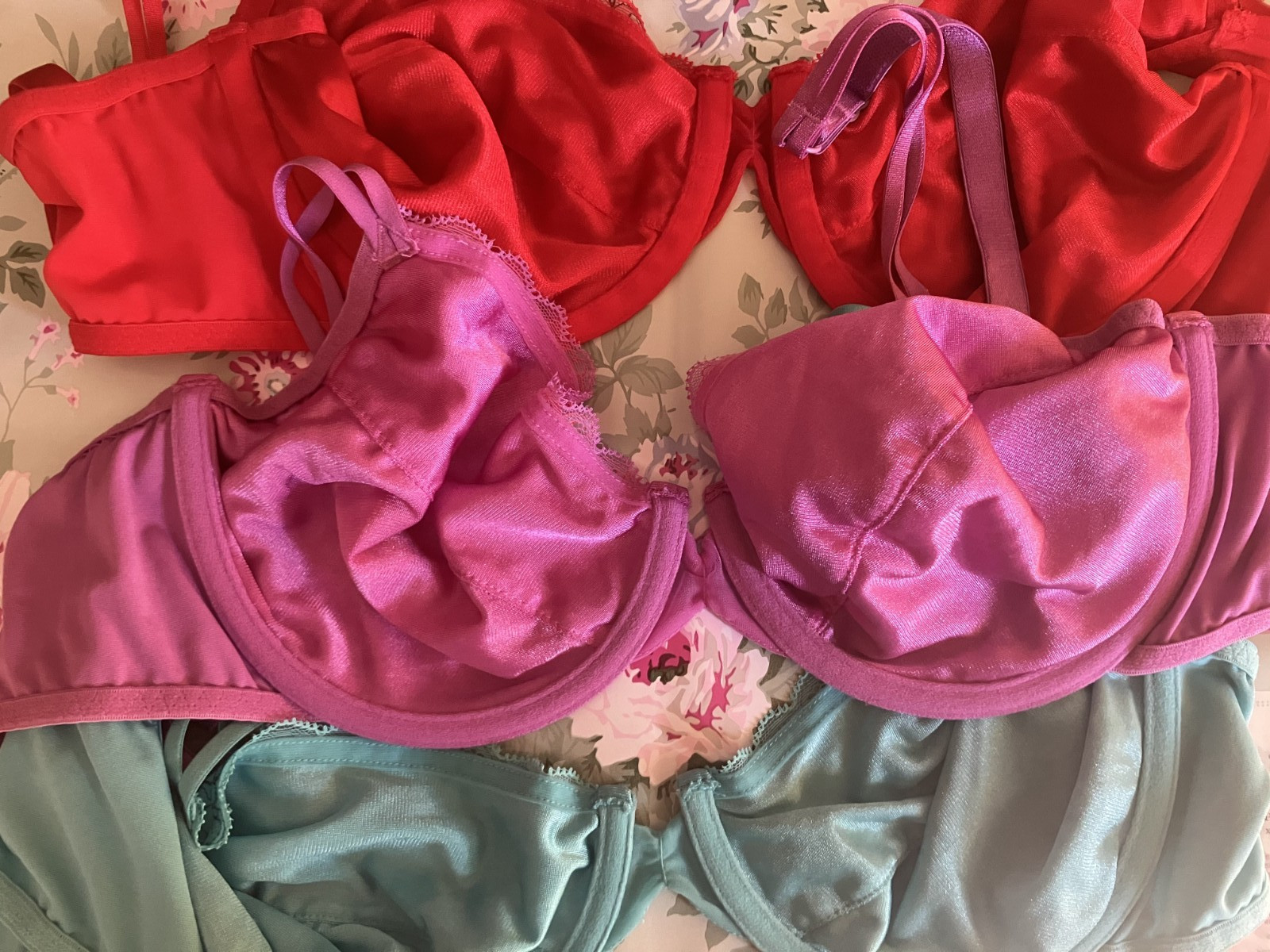 Vassarette 36C, 36D, 38C OR 36D Underwire Bra Floral Lace