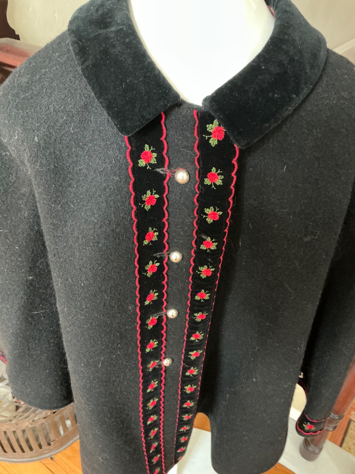 Vtg Black Wool Kneidinger Modell Austria Cape Coat w/ Lining & Flower Trim XS