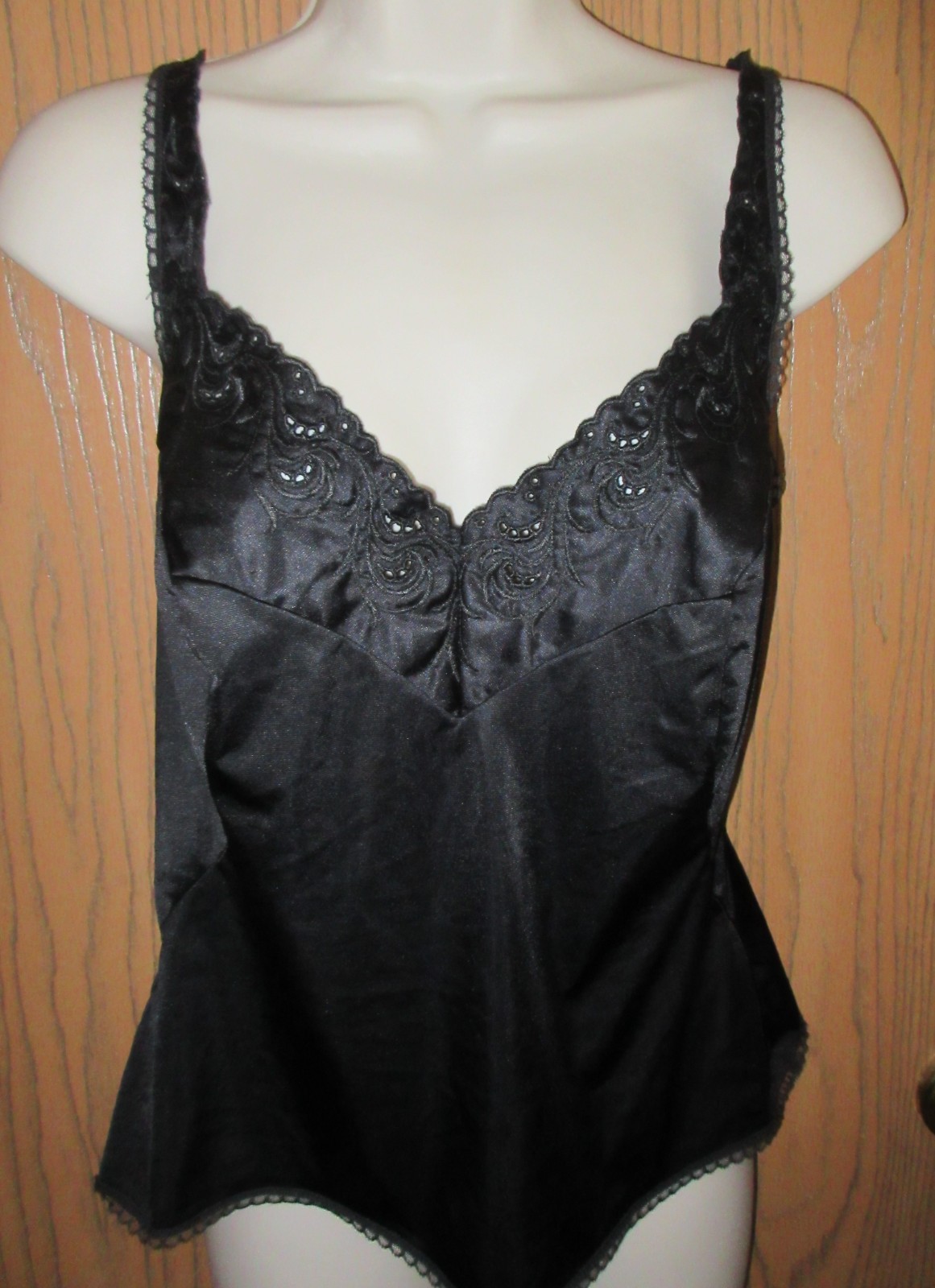 VANITY FAIR BLACK nylon satin LACE scalloped camisole slip top sz 36 / 40&Prime; bust